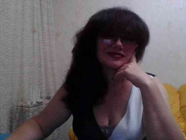 Sylvia-5 bongacams live cam model