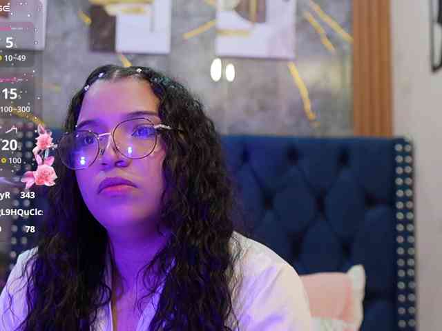 innocenthazel bongacams live cam model