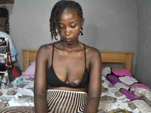 Pettite-Diofa bongacams live cam model