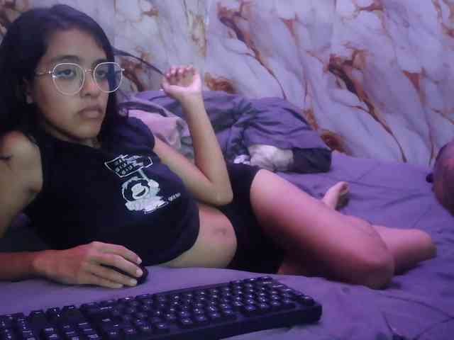 pocahontasb1 bongacams live cam model