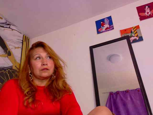 Kazsandra bongacams live cam model