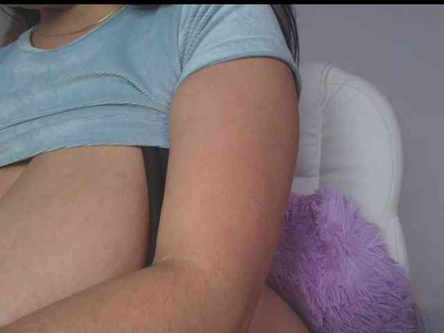 Octaviarouse bongacams live cam model