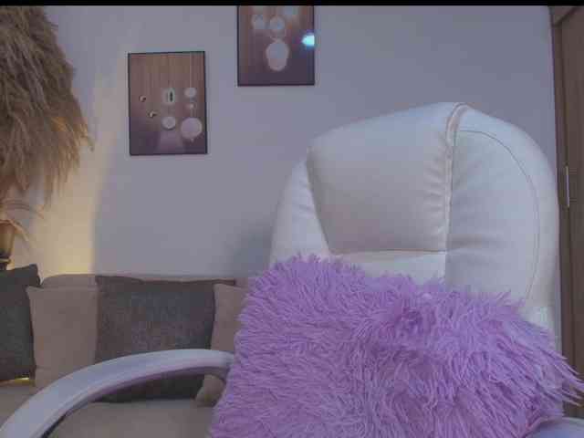 Octaviarouse bongacams live cam model