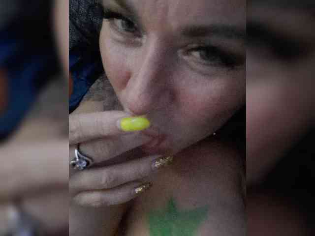 Nikoletta25 bongacams live cam model