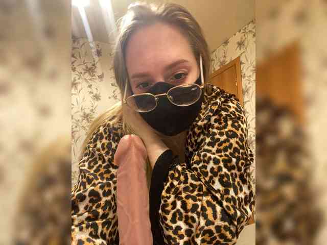 Donut-red bongacams live cam model