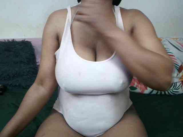 Superassxxx bongacams live cam model