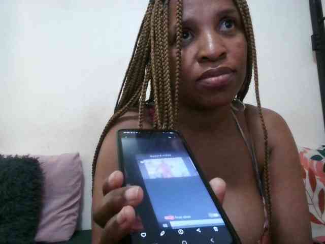 Superassxxx bongacams live cam model