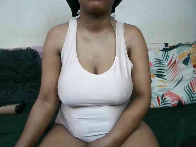 Superassxxx bongacams live cam model