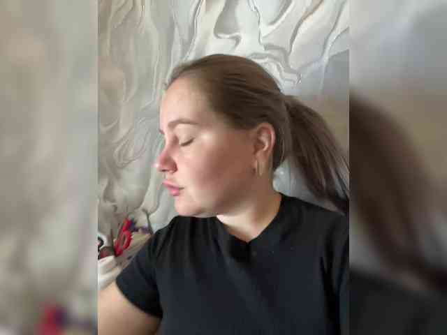 Kiki-03 bongacams live cam model