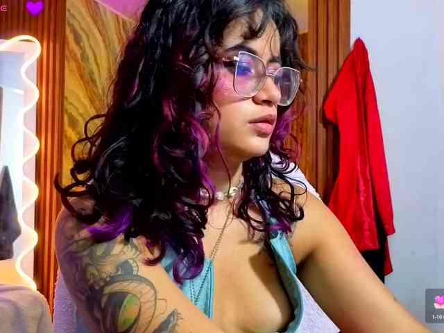 Kristen-tay bongacams live cam model