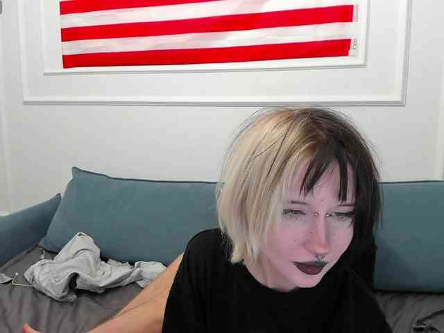 VeryRareTwix bongacams live cam model
