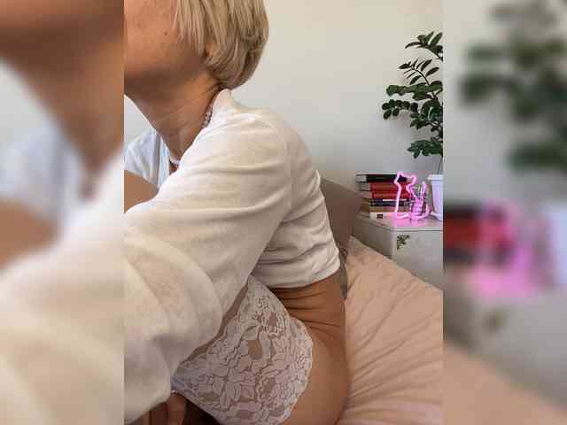 KISANA bongacams live cam model