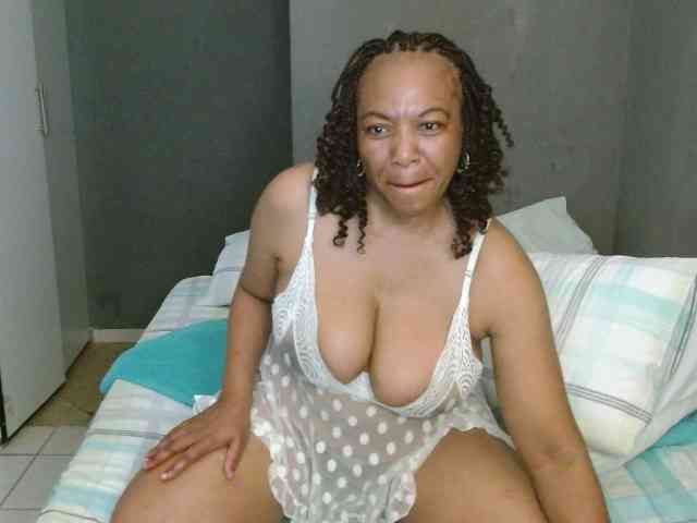 Sweetlilya bongacams live cam model