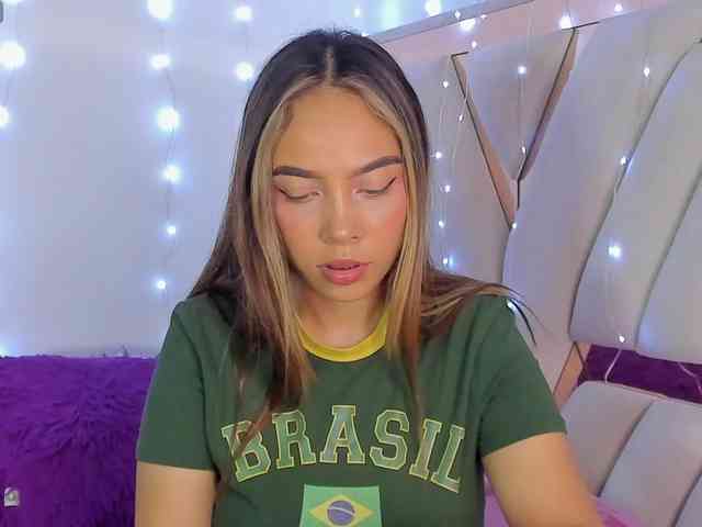 evelin-33 bongacams live cam model