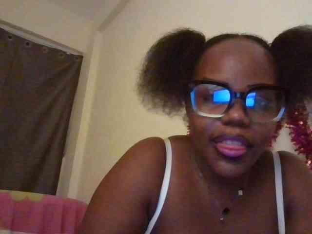 NewBird bongacams live cam model