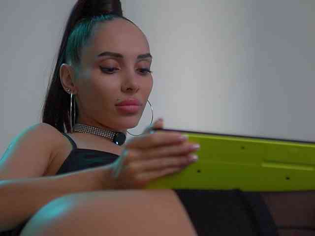 MilaMayy bongacams live cam model