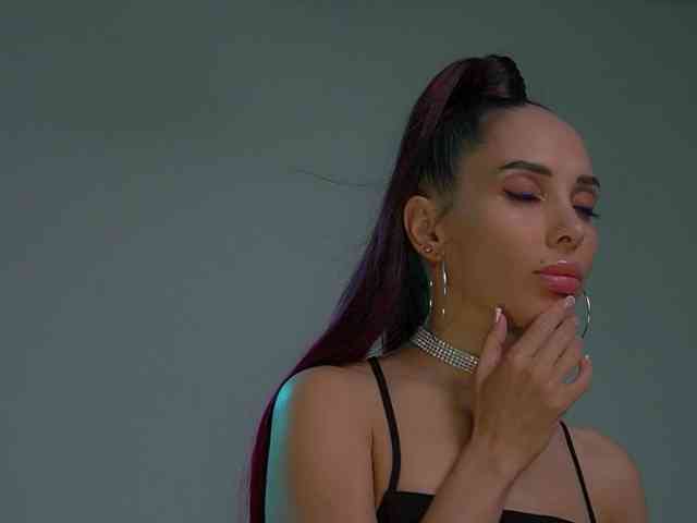 MilaMayy bongacams live cam model