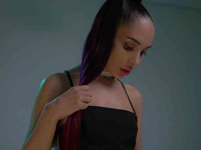 MilaMayy bongacams live cam model