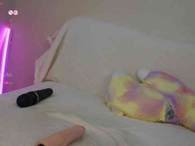 MilaMayy bongacams live cam model