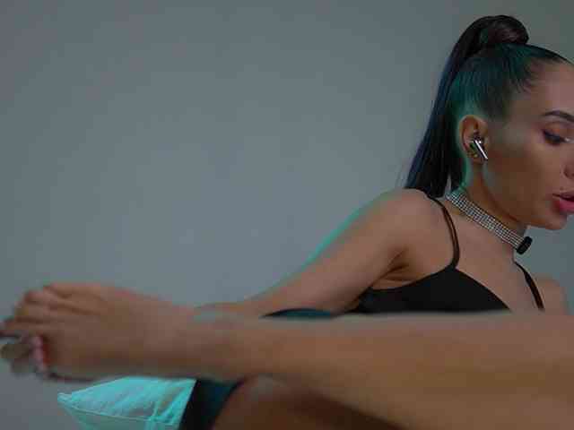 MilaMayy bongacams live cam model