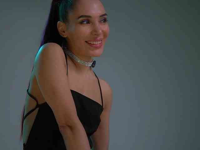 MilaMayy bongacams live cam model