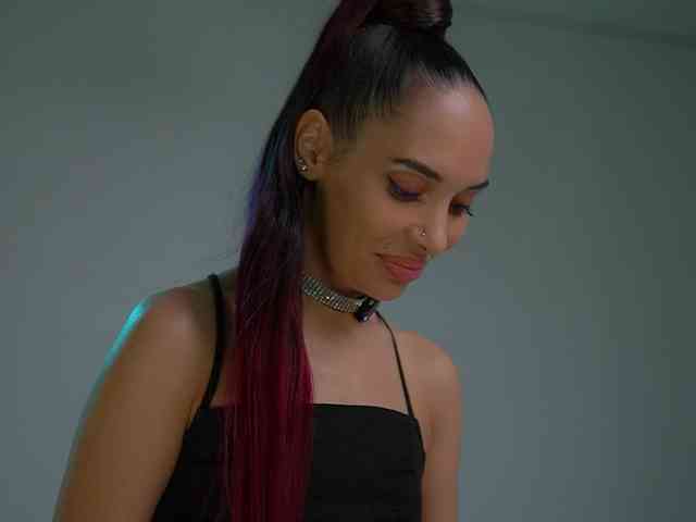 MilaMayy bongacams live cam model