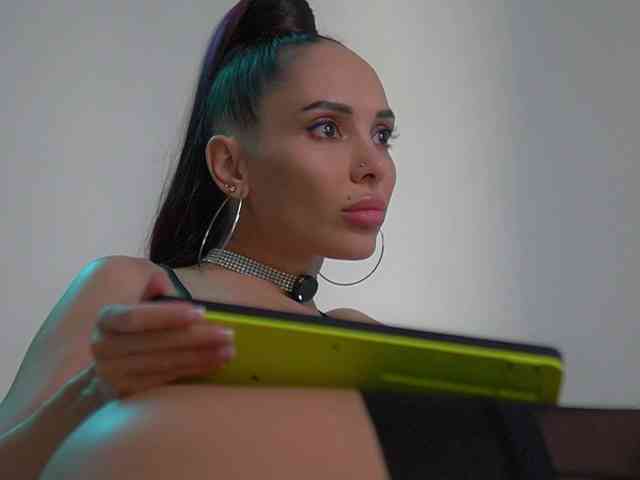 MilaMayy bongacams live cam model
