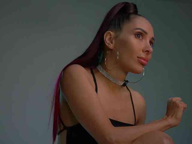 MilaMayy bongacams live cam model