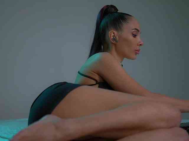 MilaMayy bongacams live cam model