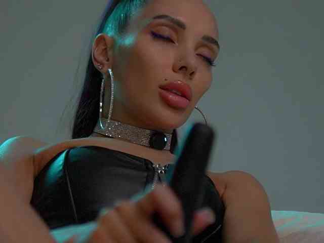 MilaMayy bongacams live cam model