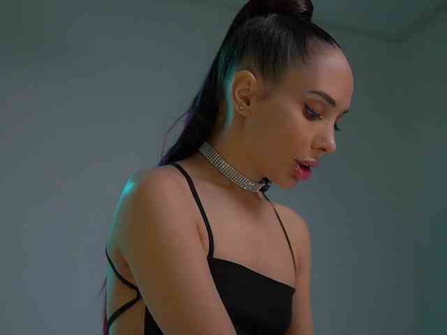 MilaMayy bongacams live cam model