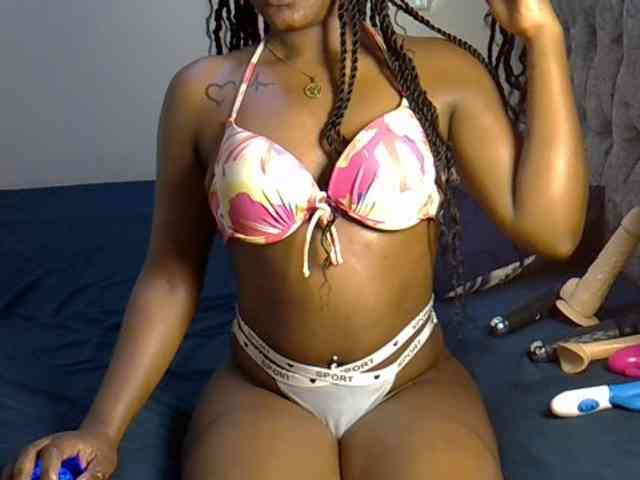 Alexa3909 bongacams live cam model