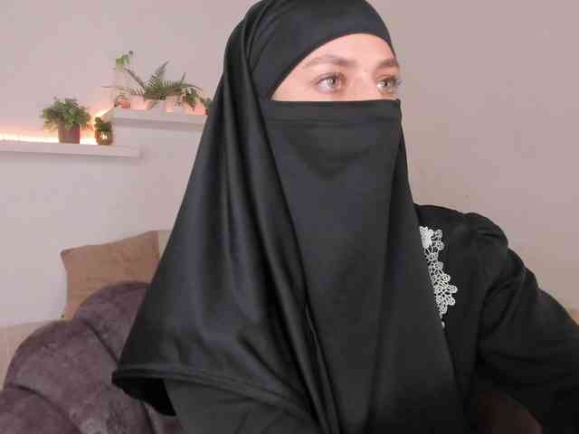 salma-arabic bongacams live cam model