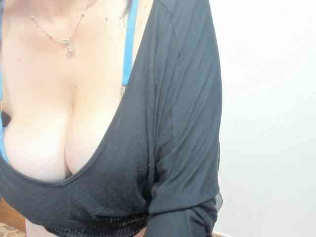 katherine-blair bongacams live cam model