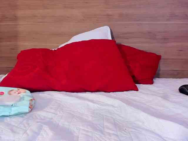 thamiina bongacams live cam model