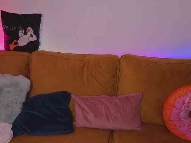 Trusty-dottie bongacams live cam model