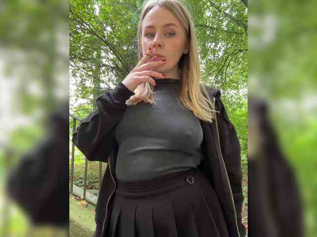 elegantbabe bongacams live cam model