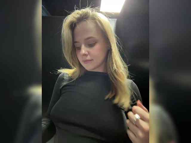 elegantbabe bongacams live cam model