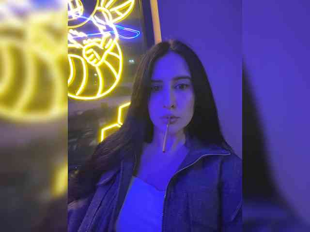 MarKaa0 bongacams live cam model