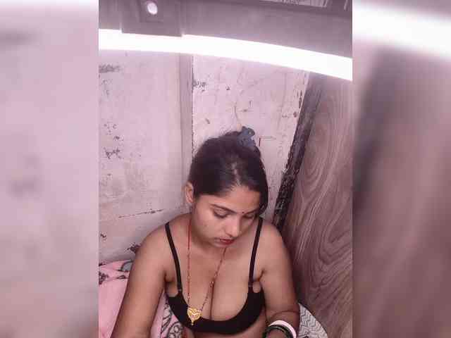 Tunnidelhi bongacams live cam model