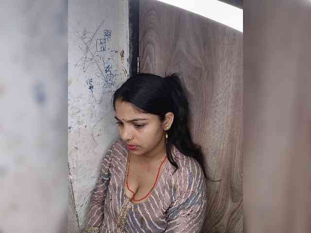Tunnidelhi bongacams live cam model