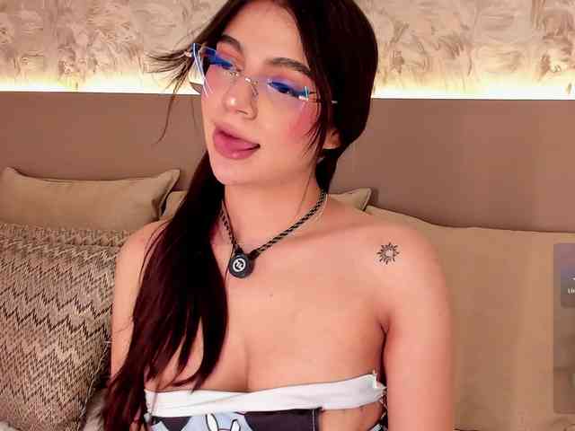 MilaGrace bongacams live cam model