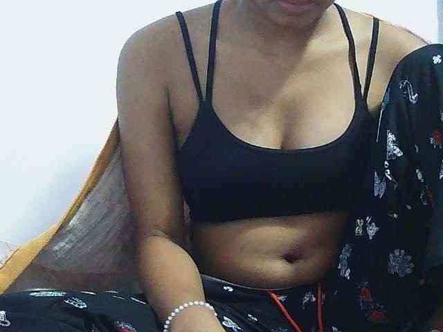 Koushy bongacams live cam model