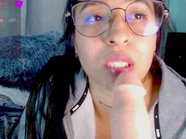 Evah-lee bongacams live cam model