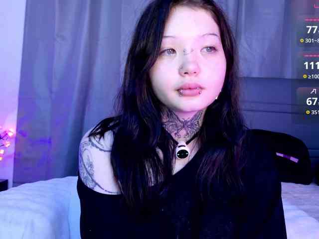 Leinbone bongacams live cam model