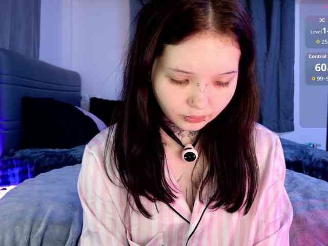 Leinbone bongacams live cam model