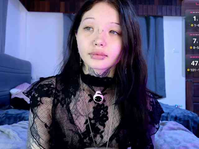 Leinbone bongacams live cam model