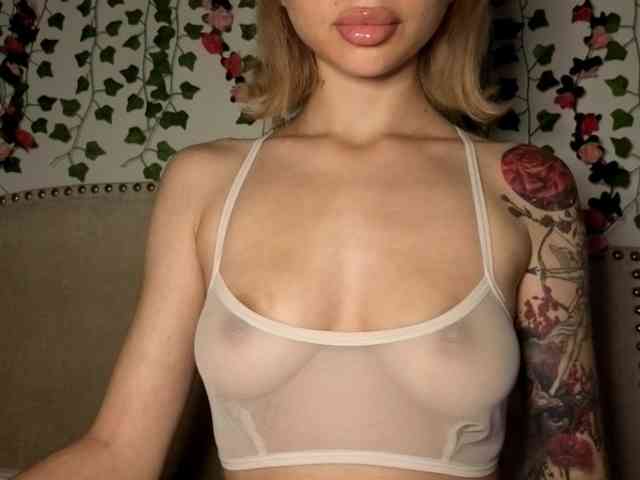 Xoxcat bongacams live cam model