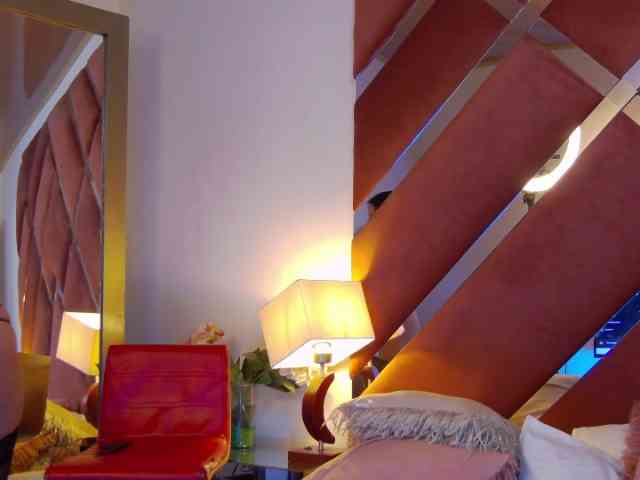 CharlotteDilucca bongacams live cam model