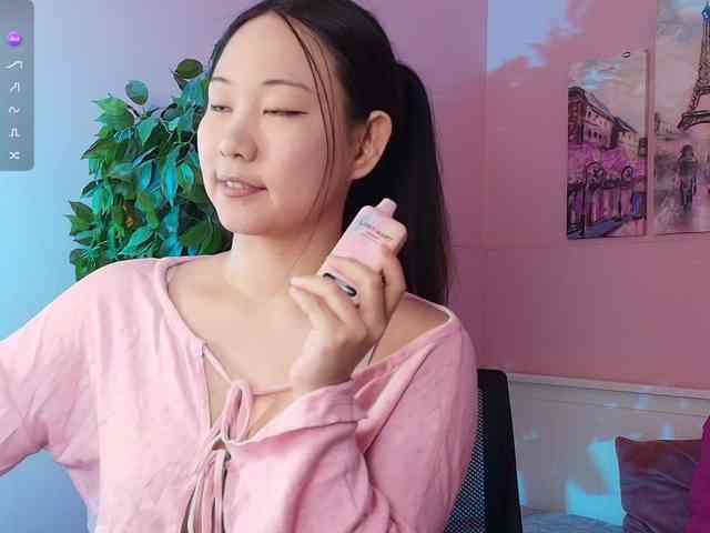 Inari-Okami bongacams live cam model